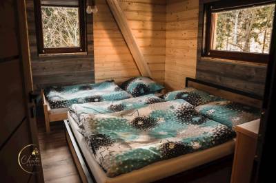 Spálňa s manželskou a 1-lôžkovou posteľou, Chata Zdenka, Dolný Kubín