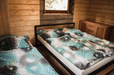 Spálňa s manželskou a 1-lôžkovou posteľou, Chata Zdenka, Dolný Kubín