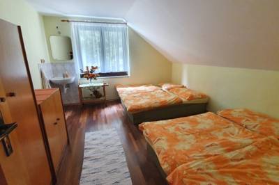 Spálňa s manželskými posteľami, Chata Lieskoviny, Raková