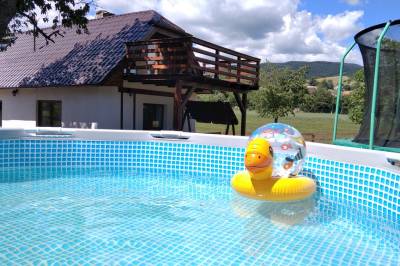 Trampolína a detský bazén v exteriéri ubytovania, Chalupa na Zelenej lúke, Hriňová