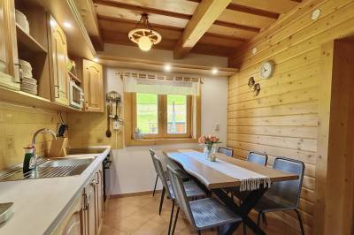 Drevenica Kozinec, Zázrivá