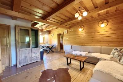 Spoločenská miestnosť prepojená s kuchyňou, Drevenica Kozinec, Drevenica Kozinec, Zázrivá