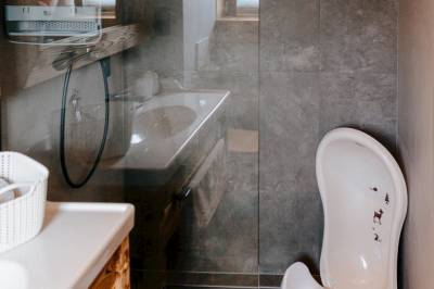 Kúpeľňa so sprchovacím kútom, Chata Tonka, Zuberec