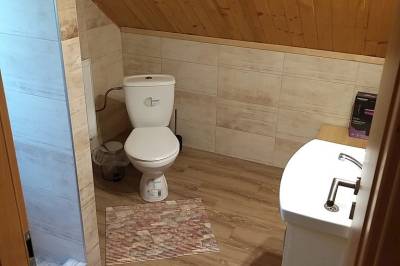 Kúpeľňa so sprchovacím kútom a toaletou, Chata Šimka, Oravská Lesná