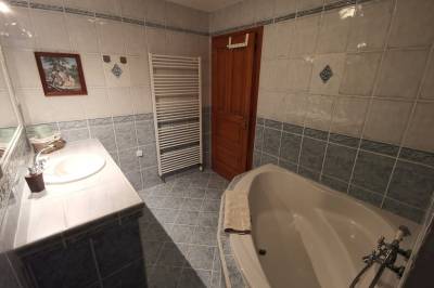 Kúpeľňa s rohovou vaňou, Chata Podolina, Terchová
