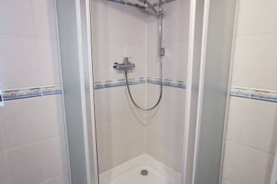 Kúpeľňa so sprchovacím kútom, Chata Podolina, Terchová