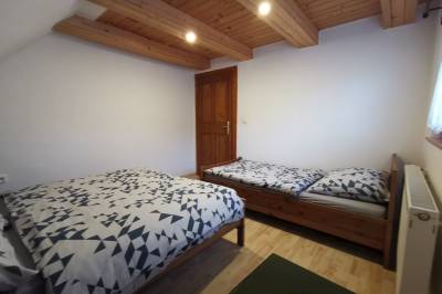Spálňa s manželskou a 1-lôžkovou posteľou, Chata Podolina, Terchová