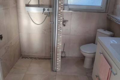 Kúpeľňa so sprchovacím kútom a toaletou, Domček s vlastným wellness, Krompachy