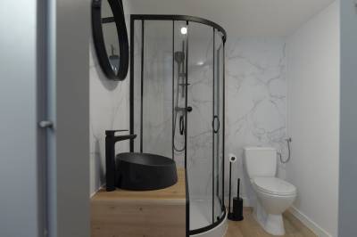 Apartmány pre 2 osoby - kúpeľňa so sprchovacím kútom a toaletou, Glamping resort, Kamenec pod Vtáčnikom