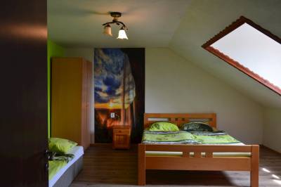 Spálňa s manželskou posteľou, Chalupa Tri Chotáre, Cinobaňa