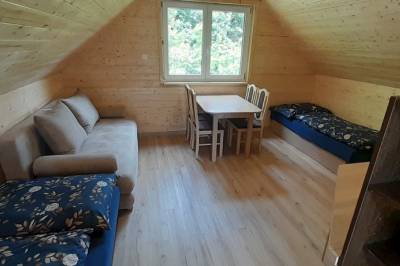 Malá drevenica – izba s dvomi 1-lôžkovými posteľami a rozkladacou pohovkou, Drevenica Rybárie, Korňa