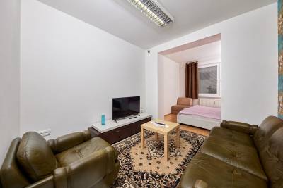 Obývačka s gaučom a TV, Destiny apartment, Bratislava