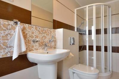 Dvojlôžková izba - kúpeľňa so sprchovacím kútom a toaletou, Villa Gloria, Donovaly