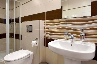 Trojlôžková izba - kúpeľňa so sprchovacím kútom a toaletou, Villa Gloria, Donovaly