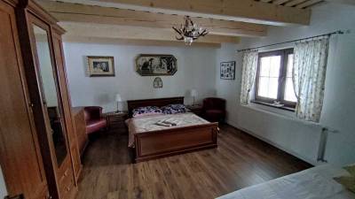 Spálňa s manželskou posteľou a rozkladacím gaučom, Chata Flora, Oravská Lesná
