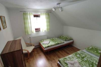 Spálňa s dvomi 1-lôžkovými posteľami, Chata Flora, Oravská Lesná