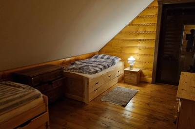 Spálňa s dvomi 1-lôžkovými posteľami, Zrubík pod Znievom, Slovany
