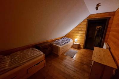 Spálňa s dvomi 1-lôžkovými posteľami, Zrubík pod Znievom, Slovany