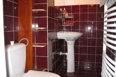 Kúpeľňa so sprchovacím kútom a toaletou, Chalupa Mlyn Dolný Kubín, Dolný Kubín
