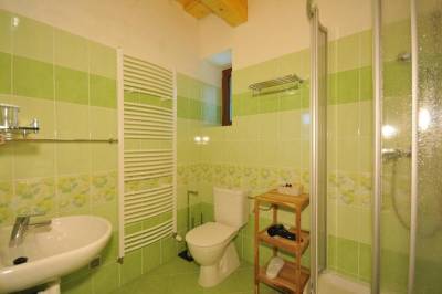 Kúpeľňa so sprchovacím kútom a toaletou, Horehronská kúria, Telgárt