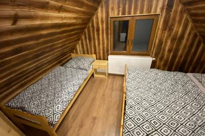 Spálňa s manželskou a 1-lôžkovou posteľou, Chata TRI GROŠE 2, Námestovo
