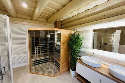 Kúpeľňa so sprchovacím kútom, saunou a toaletou, Zrub Mateo, Lazy pod Makytou