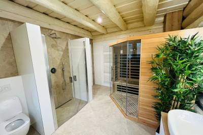 Kúpeľňa so sprchovacím kútom, saunou a toaletou, Zrub Mateo, Lazy pod Makytou
