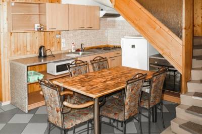 Hnedý apartmánový dom – apartmán s 5 spálňami – kuchyňa, Penzión Rojas, Mýto pod Ďumbierom