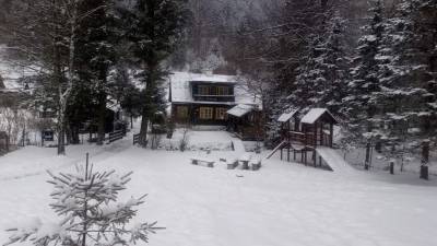 Exteriér ubytovania v Hornej Lehote v zime, Chata Lieska, Horná Lehota