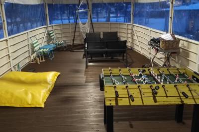 Spoločná krytá terasa - miesto pre posedenie, hry a grillovačku, Kajuta 1958, Námestovo