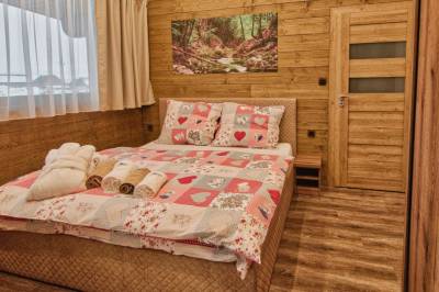 Spálňa s manželskou posteľou, Mountain Chalets - Chalet Jeleň, Valča