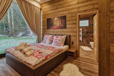 Spálňa s manželskou posteľou, Mountain Chalets - Chalet Diviak, Valča