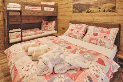 Spálňa s poschodovou a manželskou posteľou, Mountain Chalets - Chalet Diviak, Valča