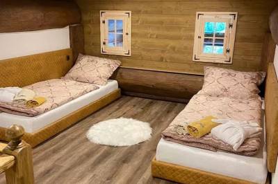 Spálňa s dvomi oddelenými posteľami, Mountain Chalets - Chalety v korunách stromov, Valča
