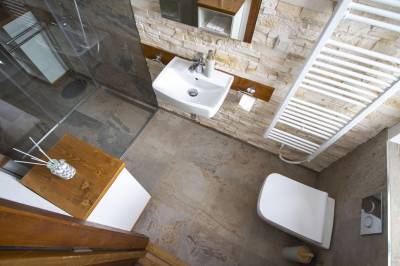 Kúpeľňa so sprchovacím kútom a toaletou, Apartmán Srnka, Vysoké Tatry