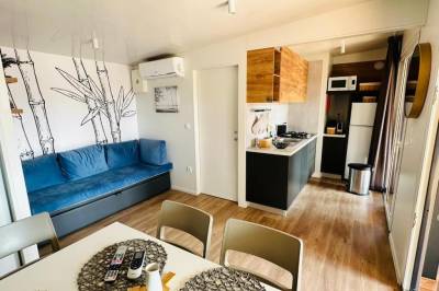 Dom s 2 spálňami - obývačka prepojená s kuchyňou, Brand new mobile house - Soline Beach, Biograd na Moru