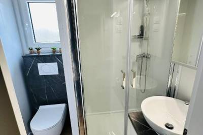 3-spálňový dom - kúpeľňa so sprchovacím kútom a toaletou, Brand new mobile house - Soline Beach, Biograd na Moru