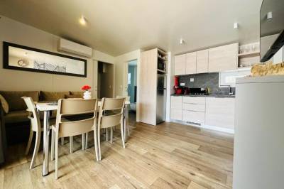 3-spálňový dom - kuchyňa s jedálenským sedením, Brand new mobile house - Soline Beach, Biograd na Moru