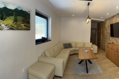 Obývačka s gaučom a LCD TV, Chata Sandro, Vitanová