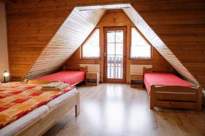 Spálňa s manželskou posteľou a 1-lôžkovými posteľami, Chalupa Železník, Zuberec