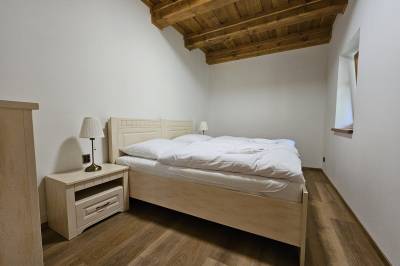 Apartmán číslo 4 - spálňa s manželskou posteľou, Apartmány Jezerné Velké Karlovice, Velké Karlovice