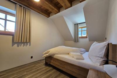Apartmán číslo 13 - spálňa s manželskou posteľou, Apartmány Jezerné Velké Karlovice, Velké Karlovice