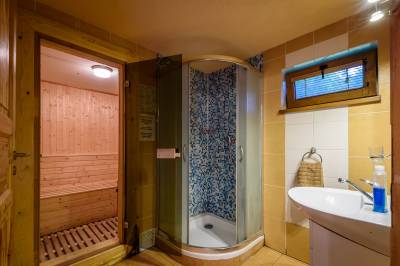Kúpeľňa so sprchovacím kútom, Chata Alex, Bukovina