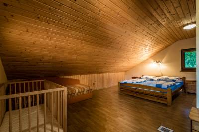 Spálňa s manželskou posteľou, Chata Alex, Bukovina