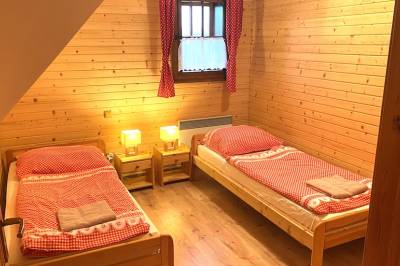 Chata DUO 1 VIP - spálňa s dvomi 1-lôžkovými posteľami, Chalúpkovo Resort, Liptovská Štiavnica
