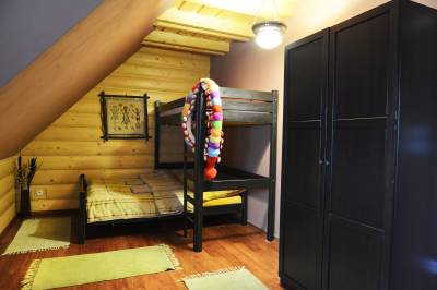Chata Natália VIP - spálňa s poschodovou posteľou, Chalúpkovo Resort, Liptovská Štiavnica