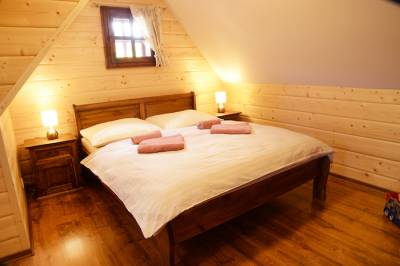 Chata Helenka - spálňa s manželskou posteľou, Chalúpkovo Resort, Liptovská Štiavnica