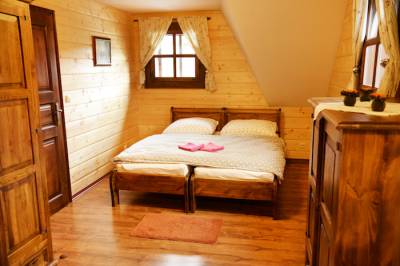 Chata Annuška - spálňa s manželskou posteľou, Chalúpkovo Resort, Liptovská Štiavnica