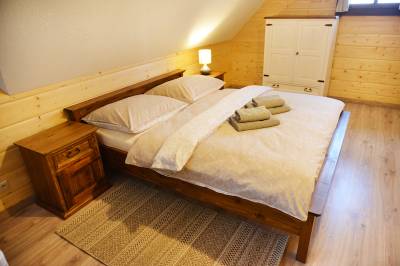 Chata Srdiečko - spálňa s manželskou posteľou, Chalúpkovo Resort, Liptovská Štiavnica