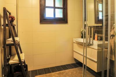 Chata Romanka - kúpeľňa so sprchovacím kútom, Chalúpkovo Resort, Liptovská Štiavnica